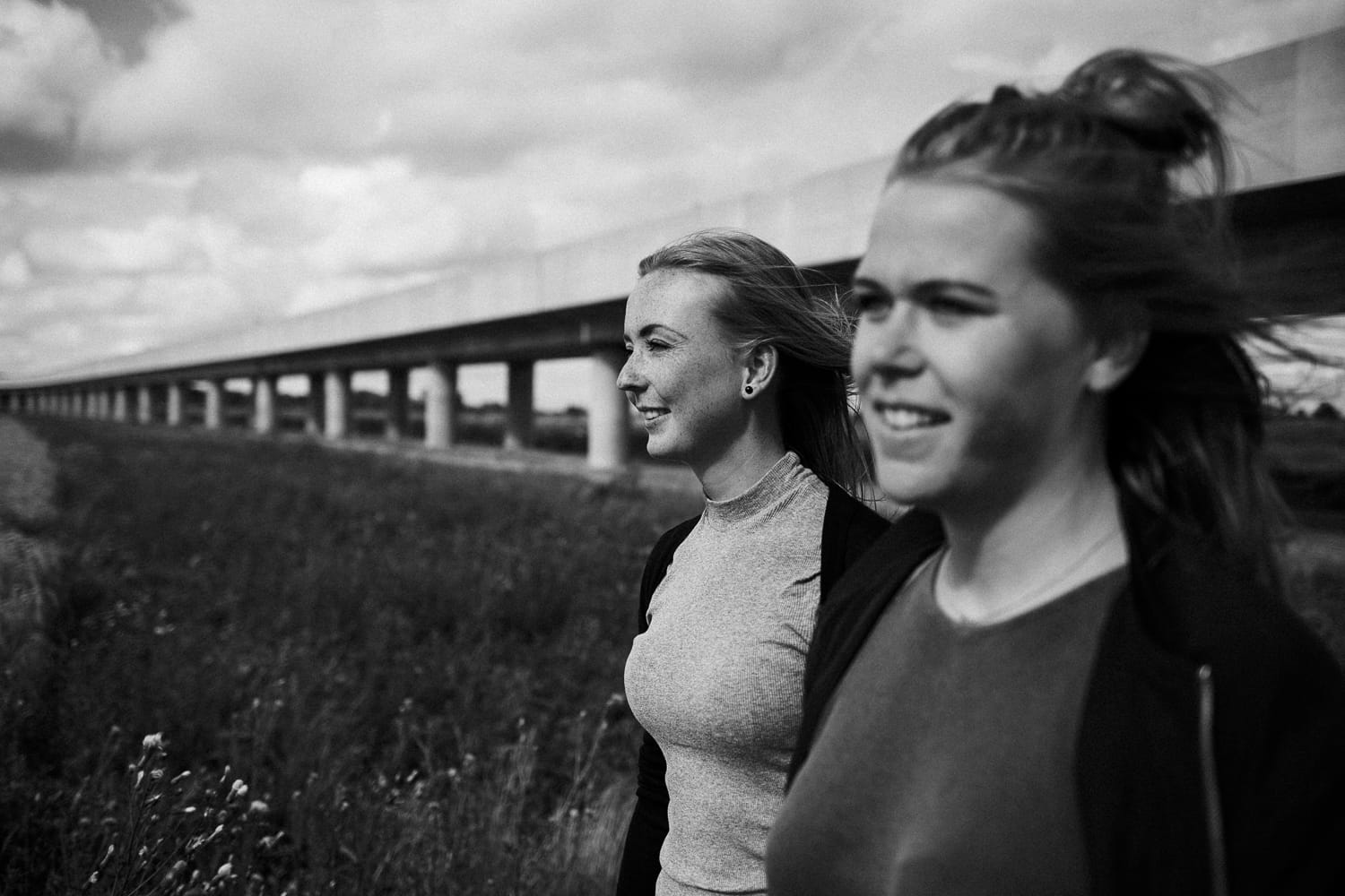 WINDY PORTRAITS WITH SOPHIE & CHRISTINA - VIENNA WEDDING PHOTOGRAPHER